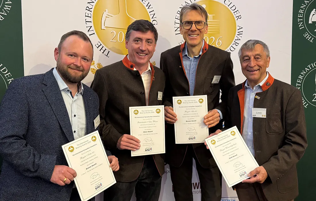 Von links. Maximilian Ohletz, Markus Neuner, Frank Müller und Dr. Sebastian Priller mit den International Brewing Award Urkunden.